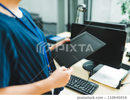 企業辦公室的商務場景 110640916