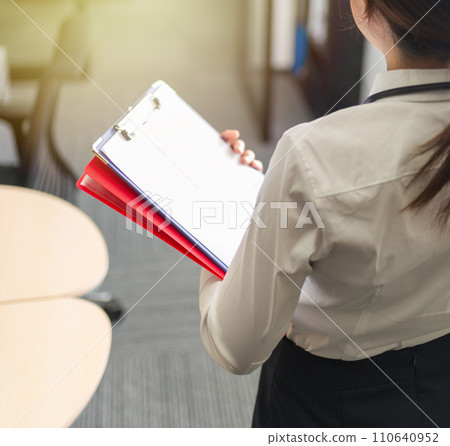 Business scene in a corporate office 110640952