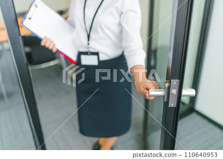 Business scene in a corporate office 110640953