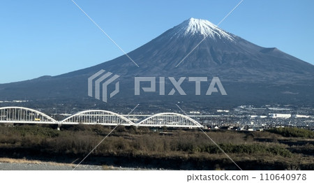 [JR Tokai] Mt. Fuji seen from the Shinkansen window 110640978
