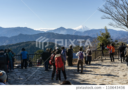 從高尾山頂眺望的景色 從高尾山頂眺望的景色 110643436