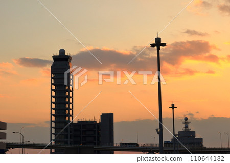 Evening scenery of Kansai International Airport 110644182