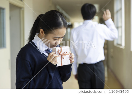 高中女生表達自己的感受 110645495