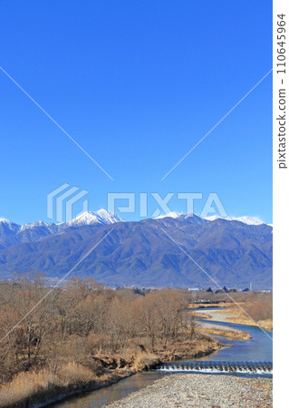 冬天安曇野和北阿爾卑斯山 冬天安曇野和北阿爾卑斯山 110645964
