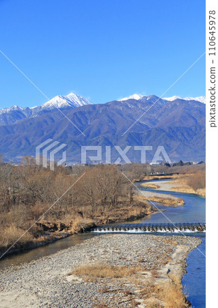 冬天安曇野和北阿爾卑斯山 冬天安曇野和北阿爾卑斯山 110645978