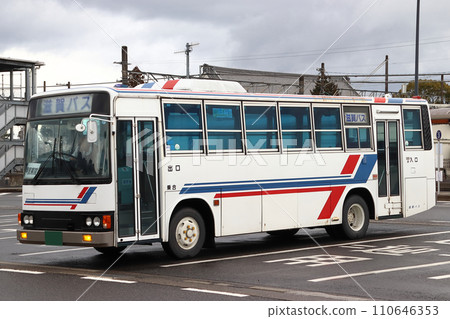 Shiga Bus (Heart Bus) stopping at the south exit of Kibukawa Station Shiga Bus (Heart Bus) stopping at the south exit of Kibukawa Station 110646353