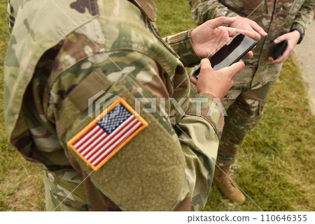 US soldiers use smartphones US soldiers use smartphones 110646355