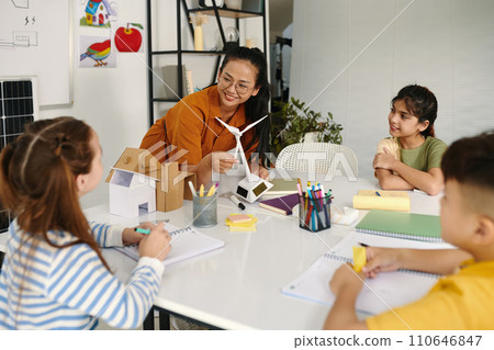 Group of kids learning about renewable energy in class 110646847