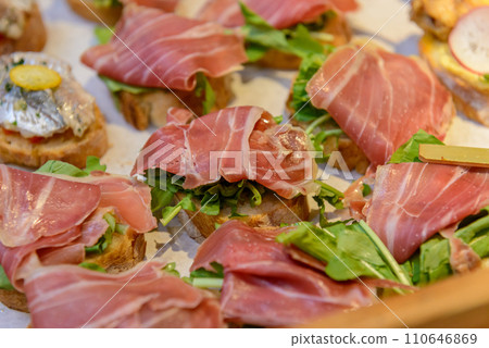 Prosciutto and arugula pintxos, bruschetta 110646869