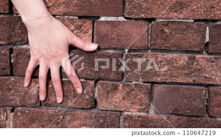 磚和手 110647219