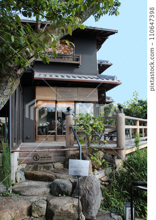 京都市景、祗園/東山區、清水坂、旭坂、音羽茶寮、咖啡館、垂直角度 京都市景、祗園/東山區、清水坂、旭坂、音羽茶寮、咖啡館、垂直角度 110647398