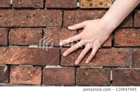 brick and hand 110647405