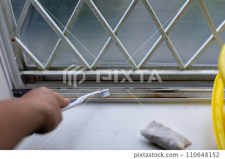 A company that replaces sash window gaskets 110648152