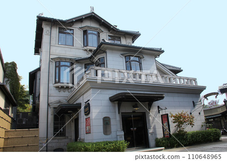 京都街景、祗園、東山區、清水坂、夢路咖啡館五龍閣（舊松風化成宅邸）、西側全景 110648965