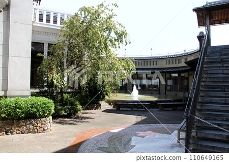 Kyoto townscape Gion/Higashiyama area Shimizuzaka Okabe house stairs and eaves 110649165