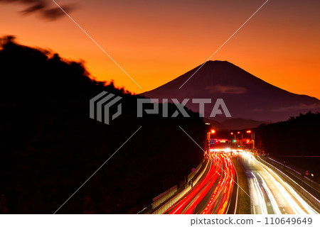 Winter scenery of Mt. Fuji seen from National Route 134 in Chigasaki City 110649649