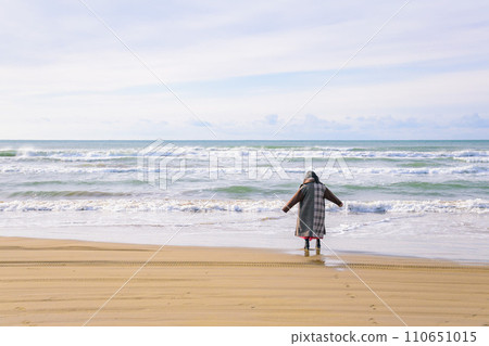 A woman playing on the beach in Chirihama, Hokuriku region A woman playing on the beach in Chirihama, Hokuriku region 110651015