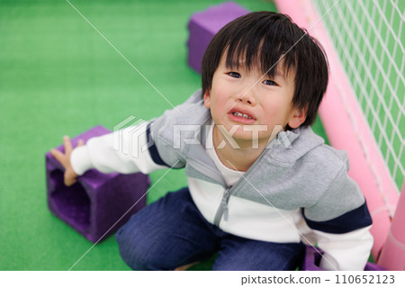 哭泣的男孩 哭泣的男孩 110652123