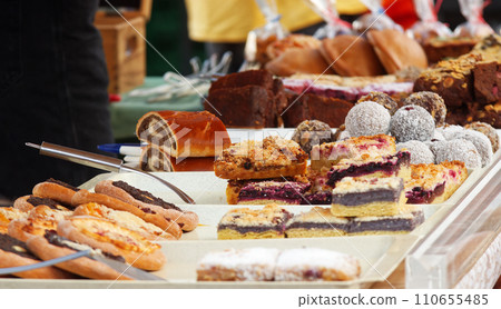 Brownies and other fruit pastry at bakery stand at farmers market 110655485
