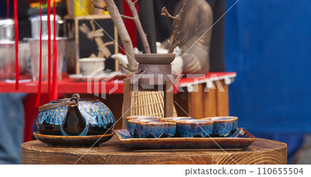 Ceramic tea pot with bowls on display. 110655504