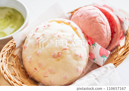 Strawberry melon bread Strawberry melon bread 110657167