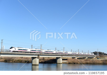 Joban Line limited express crossing the Naka River in winter 110657195
