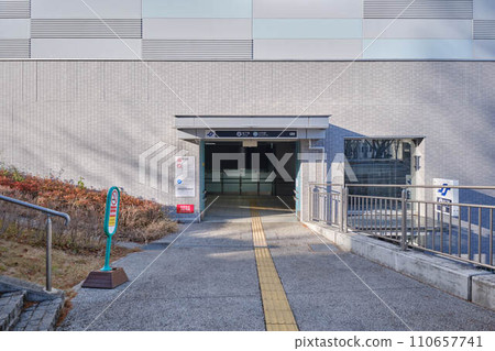 宮城縣、仙台市營地下鐵東西河內站出口 110657741