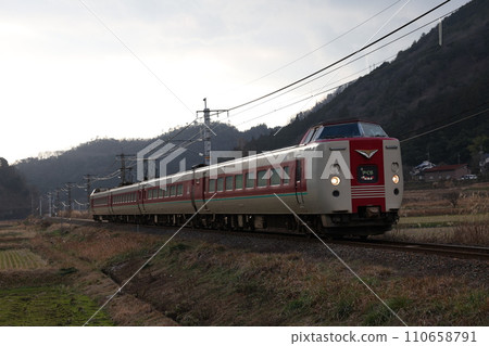 Sanin Main Line Limited Express Yakumo Sanin Main Line Limited Express Yakumo 110658791