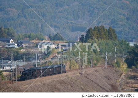 SL Hitoyoshi running on the embankment of Kagoshima Main Line SL Hitoyoshi running on the embankment of Kagoshima Main Line 110658805