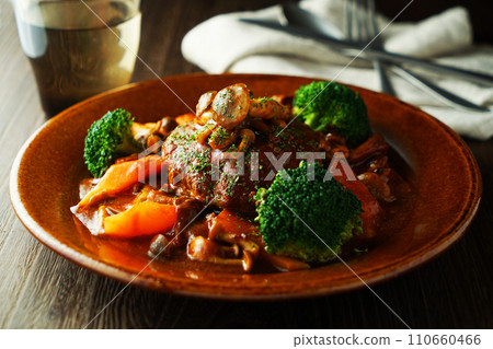 Demi-glace stewed hamburger with mushrooms Demi-glace stewed hamburger with mushrooms 110660466