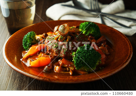 半糖汁燉蘑菇漢堡 半糖汁燉蘑菇漢堡 110660480