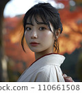 身著和服的女人，背景是秋葉 <AI 圖像> 110661508