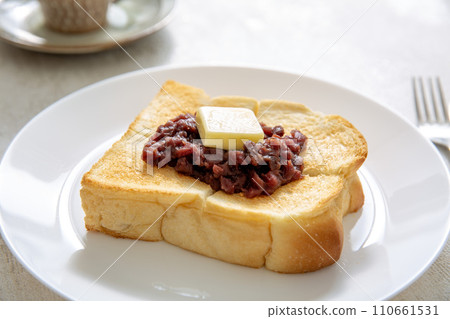 Red bean paste toast, Ogura bean paste and butter toast, Nagoya food Red bean paste toast, Ogura bean paste and butter toast, Nagoya food 110661531
