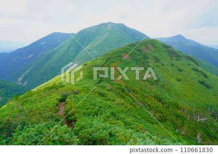 Uni-Ishikari-dake from the Ishikari-dake ridgeline 110661830