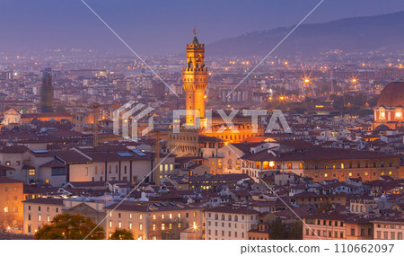 Palazzo Vecchio and Arnolfo Tower in Florence at sunset. 110662097