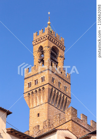 Palazzo Vecchio and Arnolfo Tower in Florence early in the morning. Palazzo Vecchio and Arnolfo Tower in Florence early in the morning. 110662098