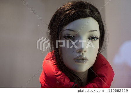 Closeup of black hair mannequin in a women fashion store showroom Closeup of black hair mannequin in a women fashion store showroom 110662329