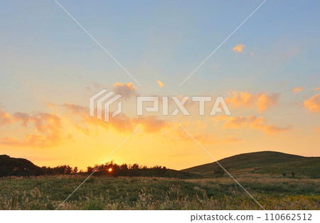 蒲葦草原上的夕陽（秋吉台） 110662512