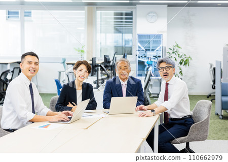Business people having a meeting in the office Business people having a meeting in the office 110662979