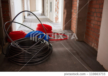 Sheet of expanded polystyrene on the concrete floor for house thermal insulation during constructions 110663733