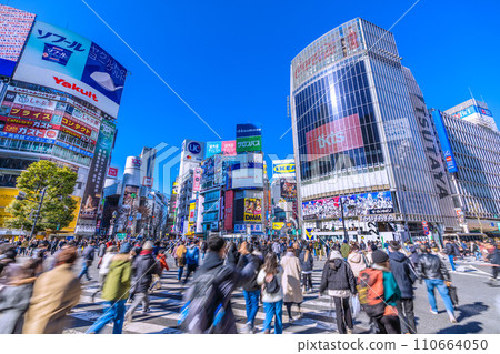 日本東京街景JN.1增加...無需公車...繁華的澀谷。新的一年的希望之光... = 2020 年 1 月 15 日 110664050