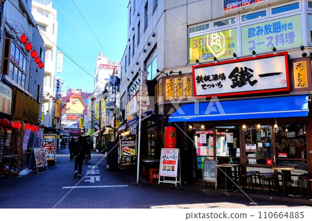 平日中午可以喝醉的小鎮=東京都北區赤羽 110664885