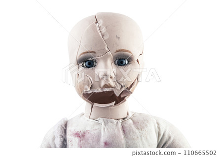 Broken vintage doll head isolated on white background with clipping path 110665502