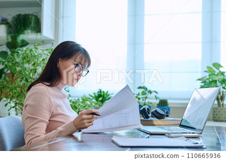 Mature serious business woman working at computer, workplace boss entrepreneur 110665936