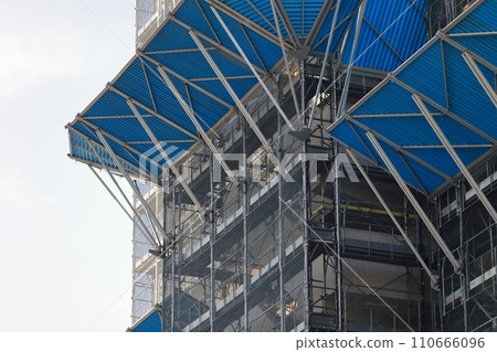 External scaffold fall prevention device (morning sun) image 110666096