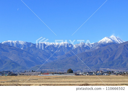 冬天安曇野和北阿爾卑斯山 冬天安曇野和北阿爾卑斯山 110666502