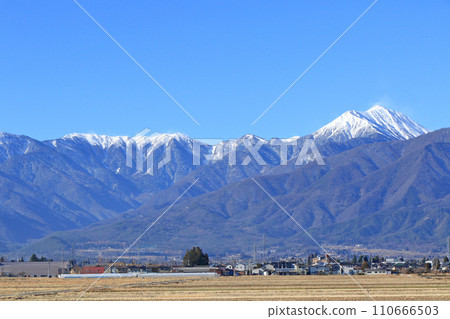 冬天安曇野和北阿爾卑斯山 冬天安曇野和北阿爾卑斯山 110666503