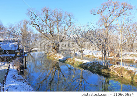 冬天的安曇野,大王山葵農場的清澈溪流 冬天的安曇野,大王山葵農場的清澈溪流 110666684
