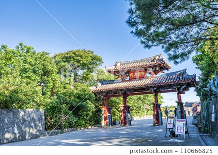 沖繩縣那霸市首里城的藍天和守禮門 沖繩縣那霸市首里城的藍天和守禮門 110666825