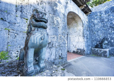 Blue sky and Shisa at Shuri Castle's reception gate, Naha City, Okinawa Prefecture 110666853
